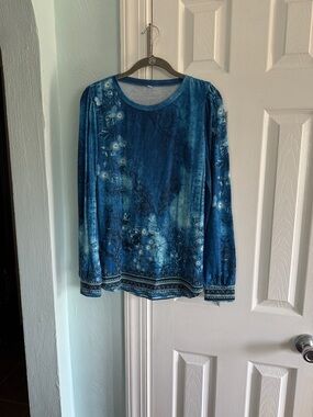 Blue Floral Long-Sleeve Women's Top